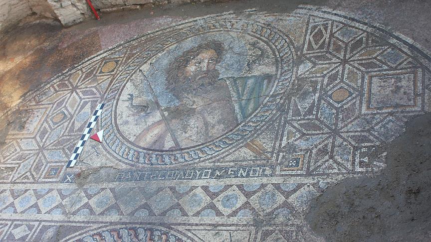 Antik kentte 'Poseidon' tasvirli mozaik bulundu