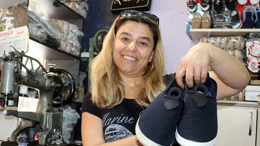 Ayakkabılar Fatma ustanın elinde yenileniyor