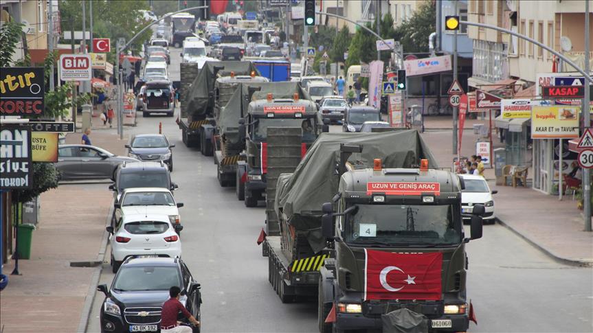 Турция стягивает бронетехнику к сирийской границе