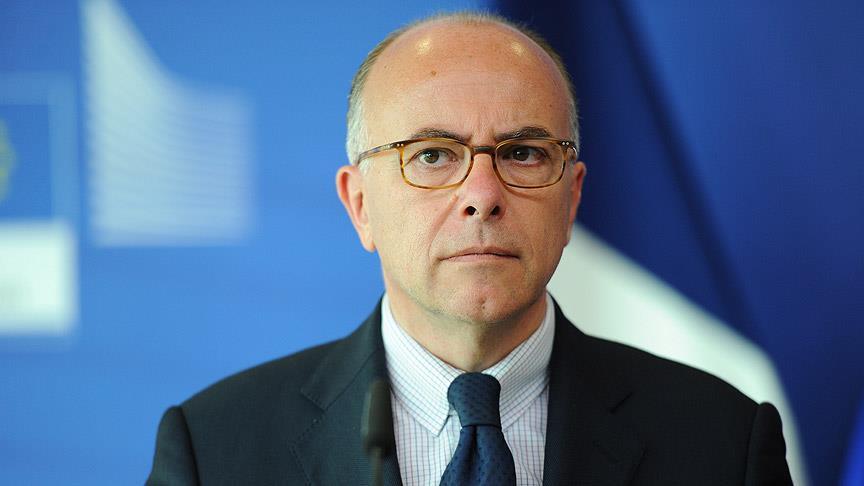 Fransa İçişleri Bakanı Cazeneuve: Tesettür mayosu yasağı ötekileştirmeye hizmet etmemeli