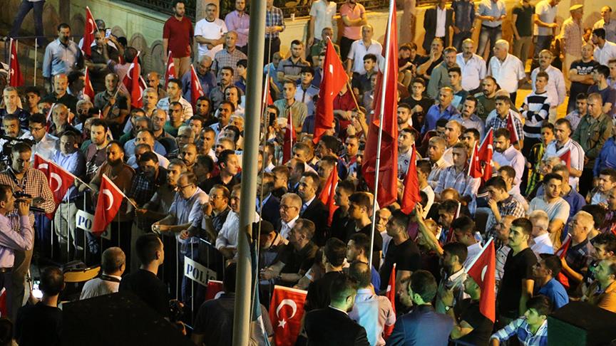 Doğu'da halk teröre karşı sokağa çıktı