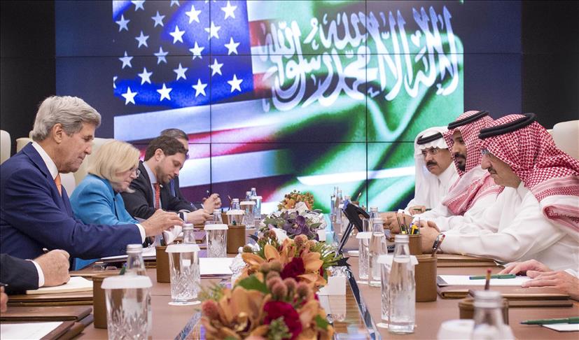 Saudi king, Kerry meet in Jeddah ahead of Yemen talks