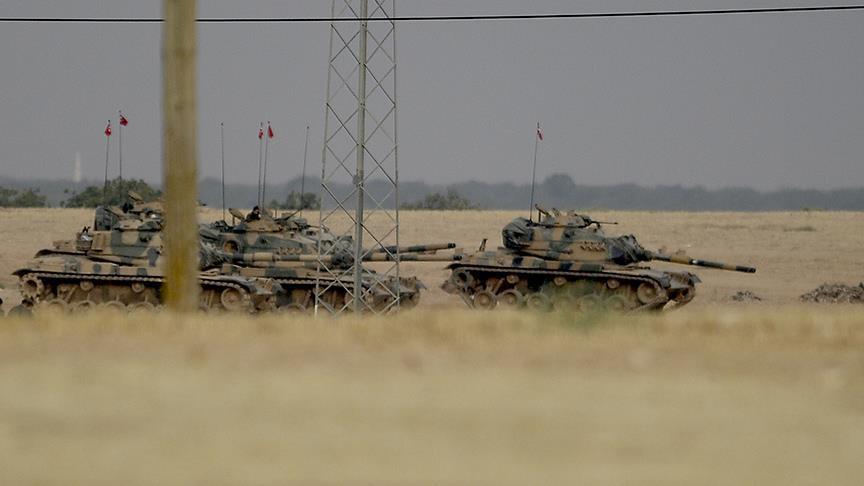 Турция размещает бронетехнику на границе с Сирией 