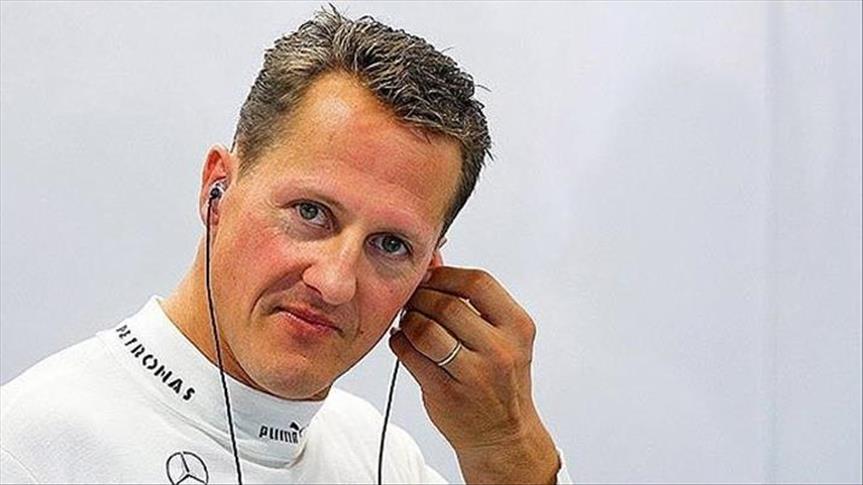 Schumacher bënë hapat e para me ndihmën e terapistit