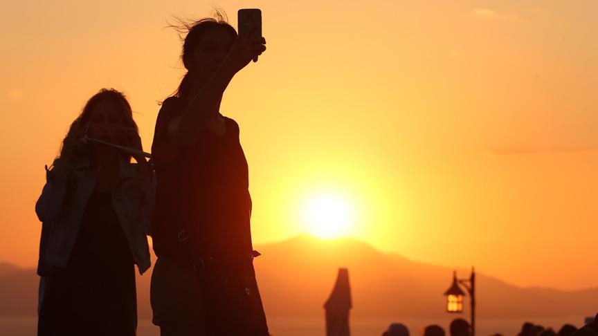 Yüzbinleri gün batımında buluşturan mekan