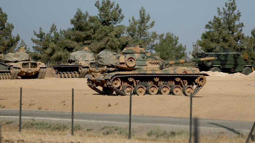 Turkish army reinforces troops in Syria with more tanks