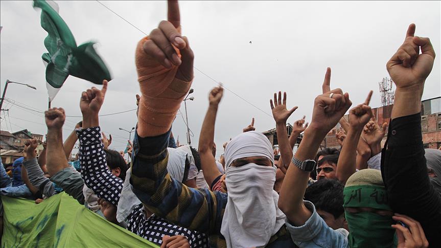 Indian delegation visits Kashmir, 400 protesters hurt 