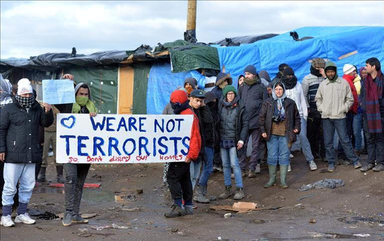 Calais: Une manifestation anti-migrants pour demander le démantèlement de la Jungle