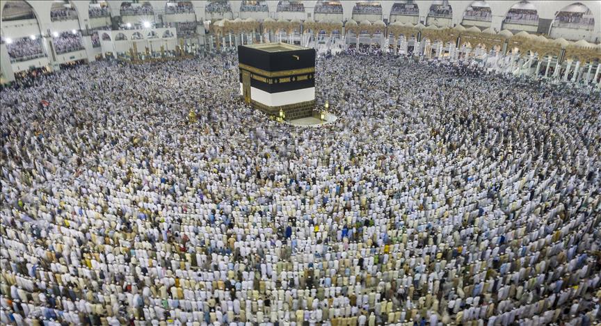 Mekka: Stotine hiljada budućih hadžija na molitvi u dvorištu Kabe