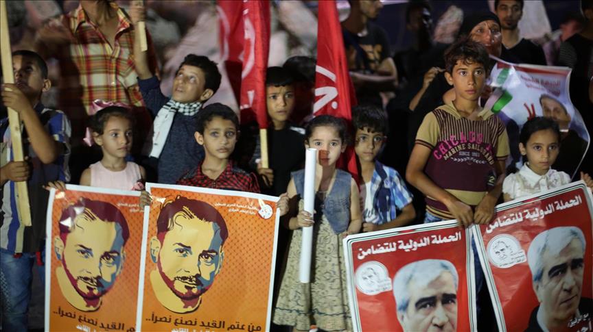 Israeli court freezes detention of two hunger strikers