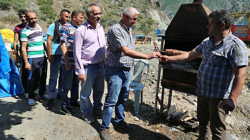 Kurbanlık satışına "cağ kebaplı" promosyon