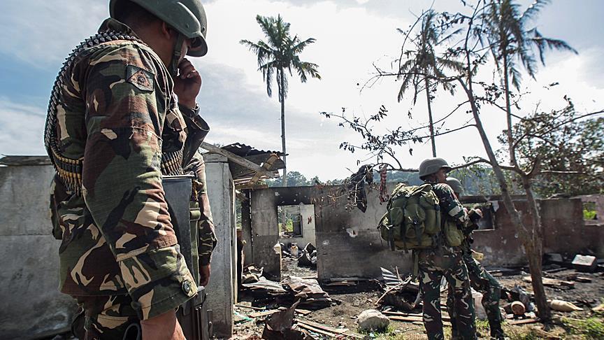 Philippines navy blockading Abu Sayyaf island bastion