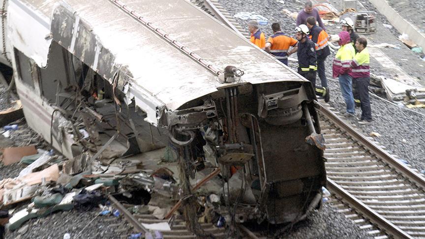 Spanish train accident kills 3