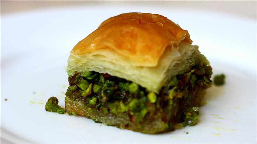 عەنتاب.. بازاڕی پاقلاوە گەرمە