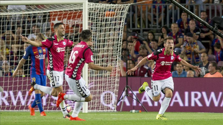 ألافيس يفاجئ الجميع ويهزم برشلونة بـ"كامب نو" في "الليغا"