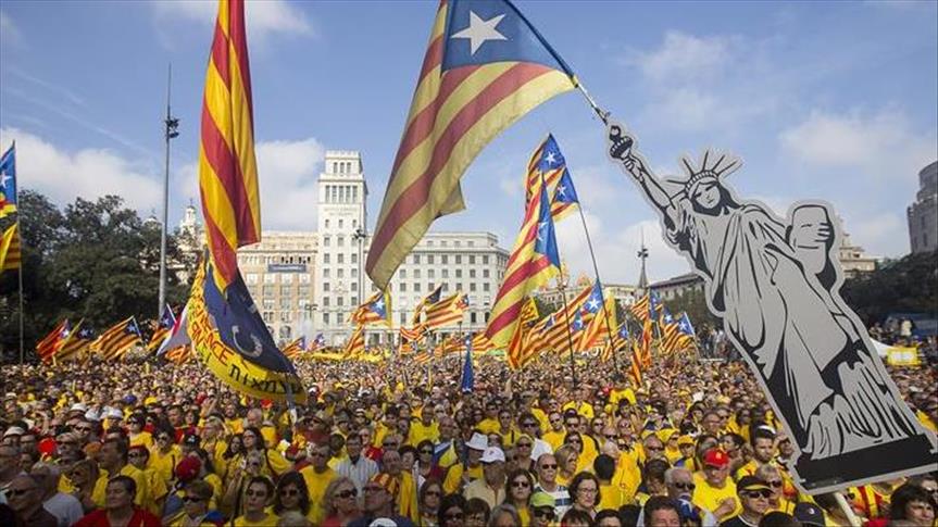 Spain: Thousands march for independence in Catalonia