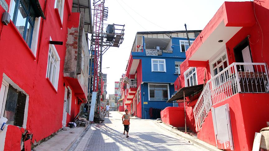 Romanların evlerini rengarenk yapan proje