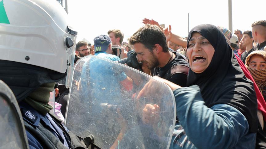 Clashes around Greek island refugee camps