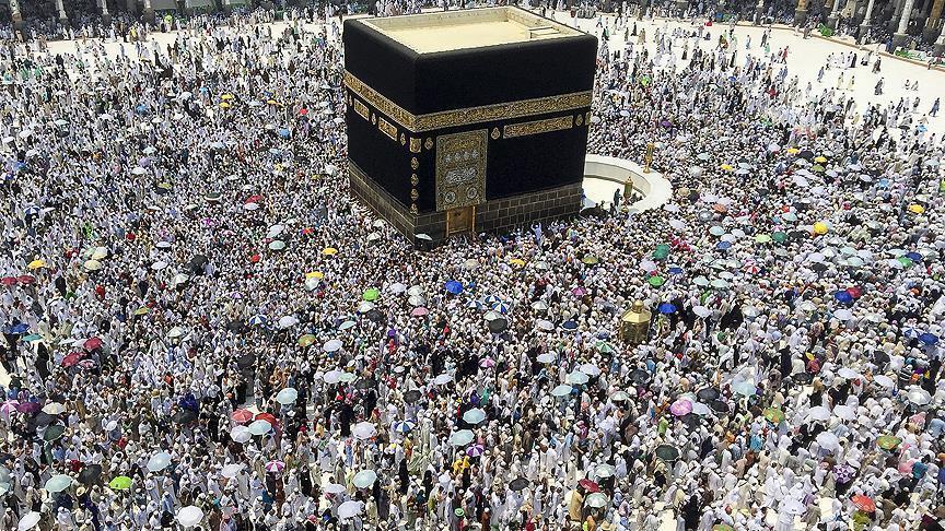 Muslim pilgrims flock to Medina after performing Hajj