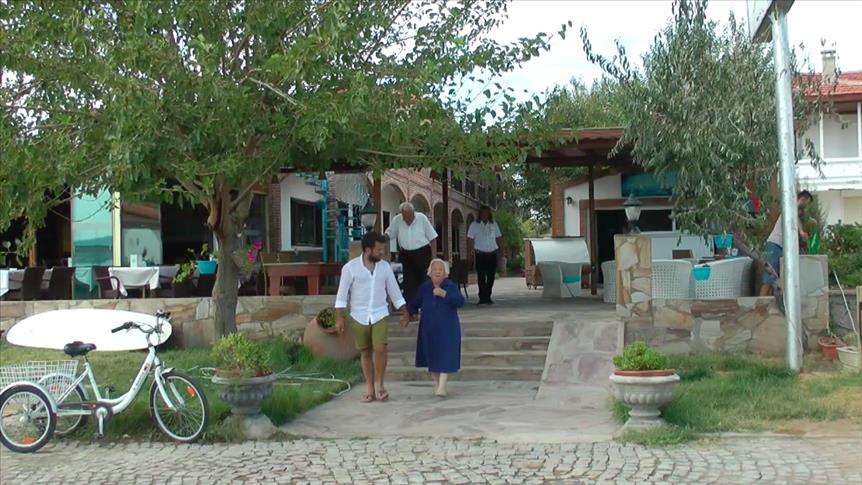 Cunda adasının "asırlık" otelcisi