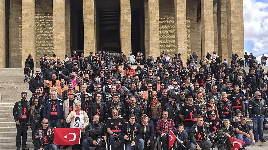 Motor tutkunları, gazilerle Anıtkabir'i ziyaret etti