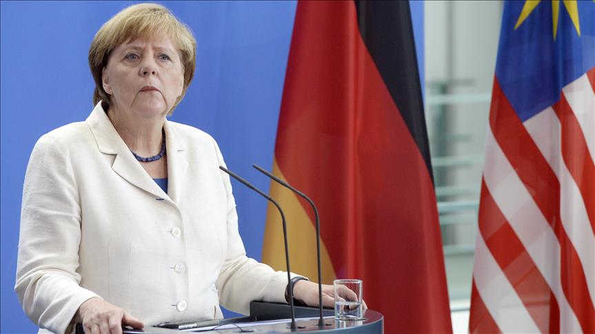 Merkel: EU cannot close doors to Muslim refugees