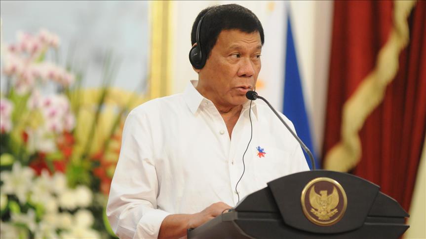 Duterte refers to Hitler while defending drug killings
