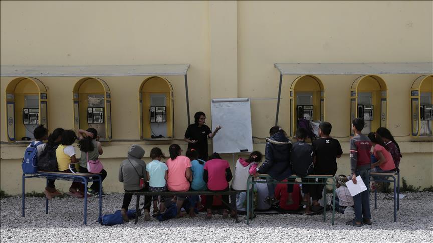 Refugee children to start first classes in Greece