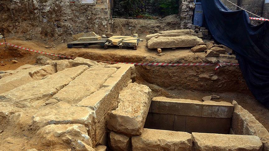 Milas'ta 2 bin 400 yıllık oda mezar bulundu