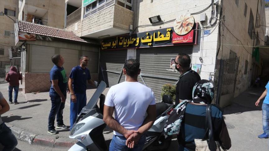 الجيش الإسرائيلي يغلق متجر حلويات لعائلة "منفذ هجوم" في القدس
