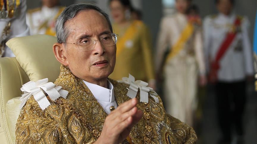 La Thaïlande en deuil après la mort du roi Bhumibol Adulyadej