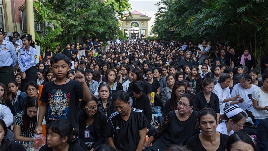 Thousands line funeral route to see off Thai king