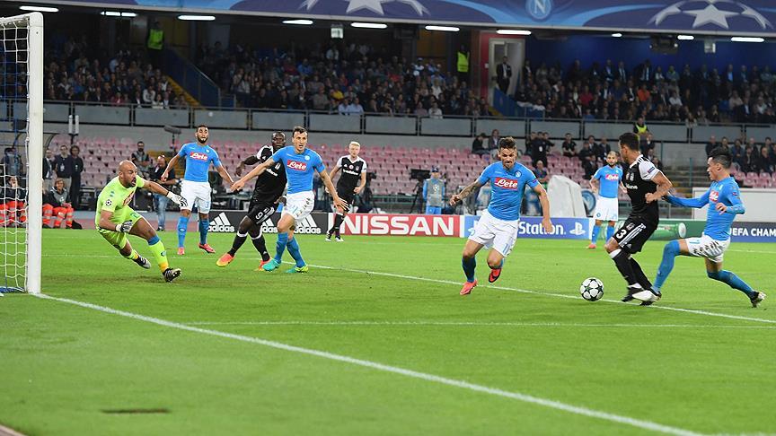 Beşiktaş Napoli'yi sahasında yıktı