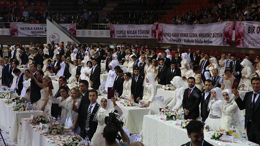 Gaziantep'te 300 çiftin nikahı kıyıldı