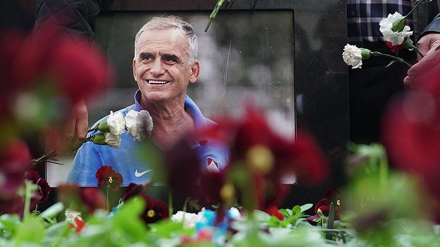 Trabzonspor'un efsane futbolcusu kabri başında anıldı