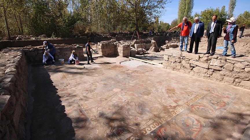 'Mozaik tarlası'nda bin 500 yıllık sikke bulundu