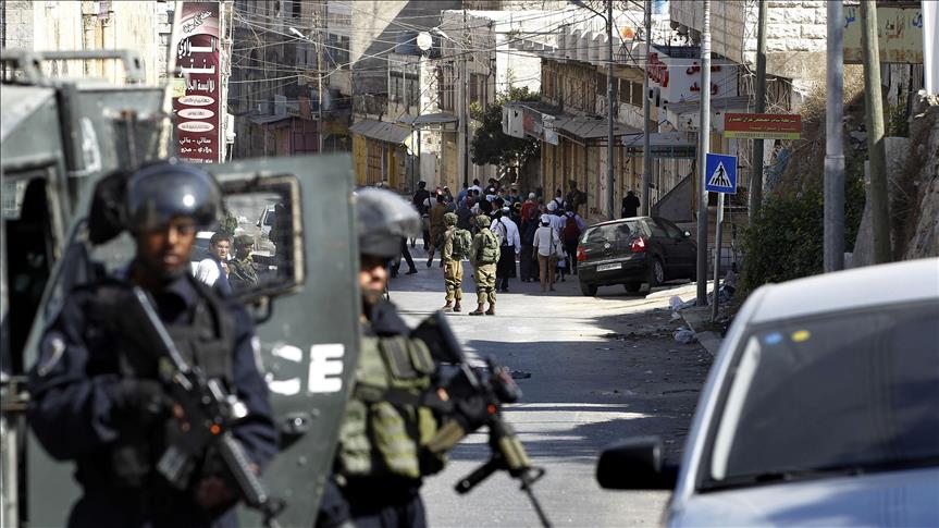 Israel arrests 19 in Jerusalem, closes West Bank