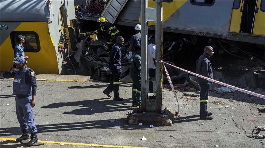 S. African train crash kills 1, injures 100