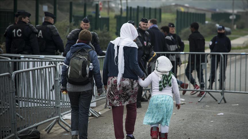 رئيسة بلدية كاليه تحذّر من احتمال عودة اللاجئين إلى مخيم "الغابة"