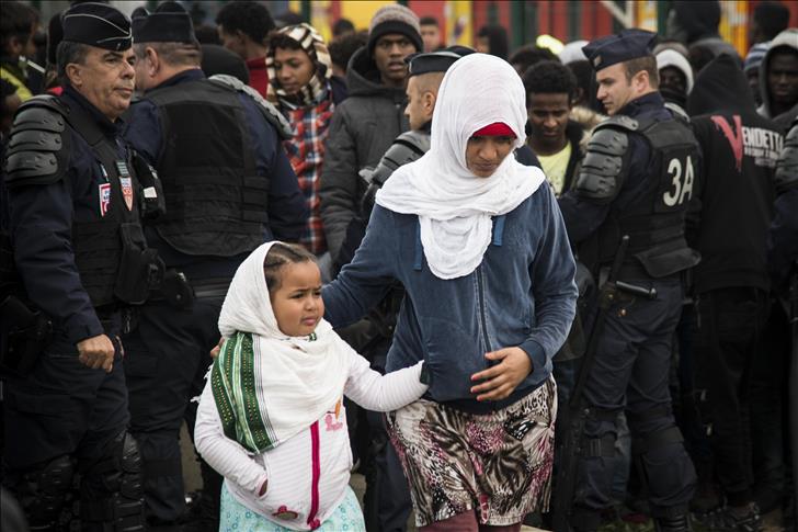 200 children leave Calais camp for the UK