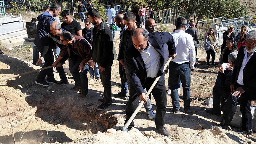 HDP'li milletvekilleri terörist cenazesine katıldı
