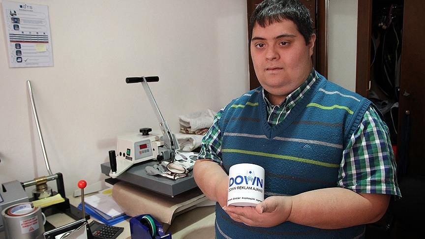Down sendromlu Ozan önce kanseri yendi sonra işini kurdu