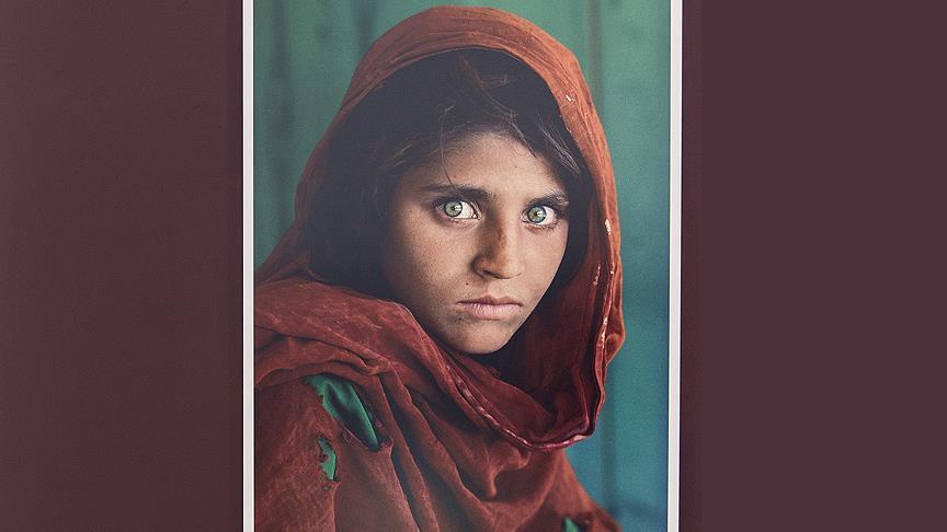 Green-eyed 'Afghan Mona Lisa' arrested in Pakistan