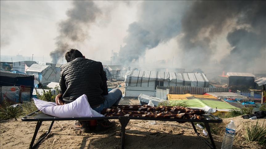 Evacuation of Calais' Jungle camp comes to an end