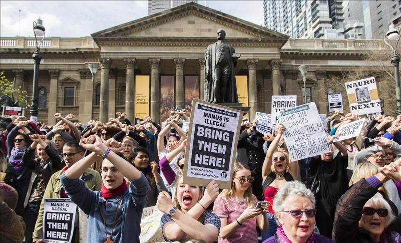 Hitch sees court reject asylum seekers' Australia move