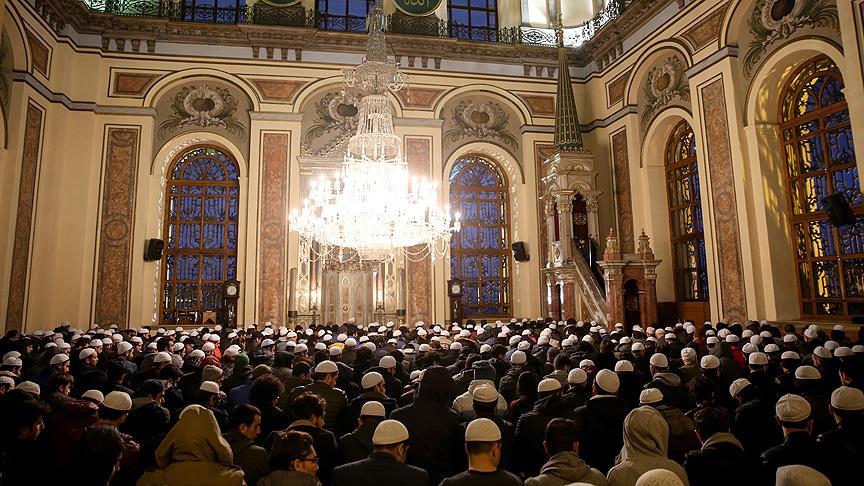 Beşiktaş'ta sabah namazı buluşması