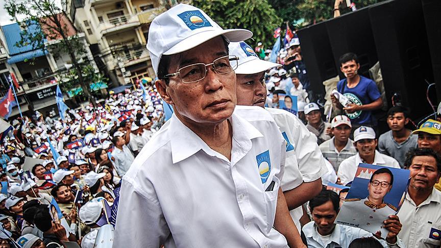 Former PM who led Cambodia after Khmer Rouge dies