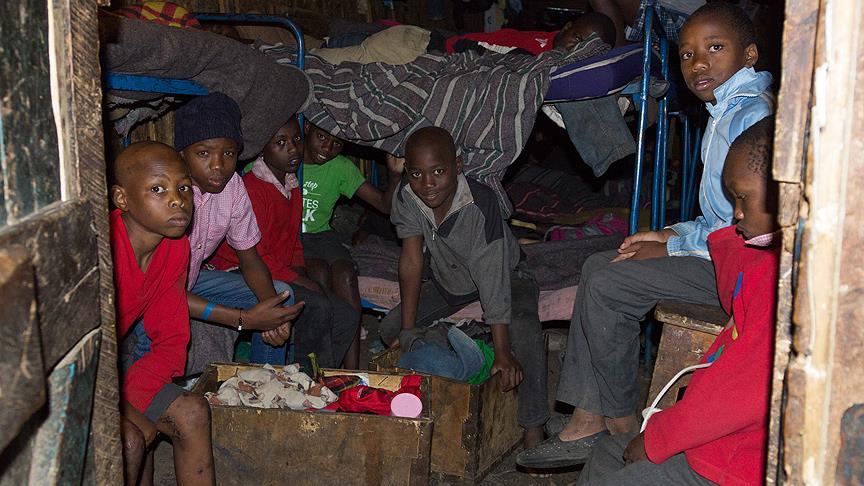 Kenya'da 600 kimsesiz çocuk iki katlı yetimhanede kalıyor