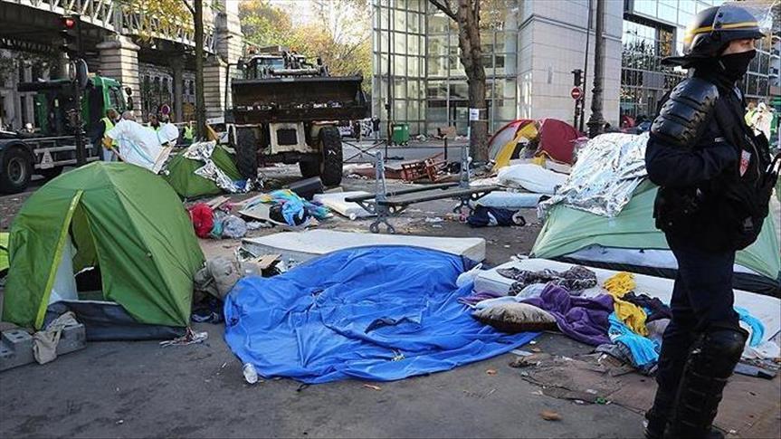 В 19-м округе Парижа демонтировали стихийный лагерь беженцев 