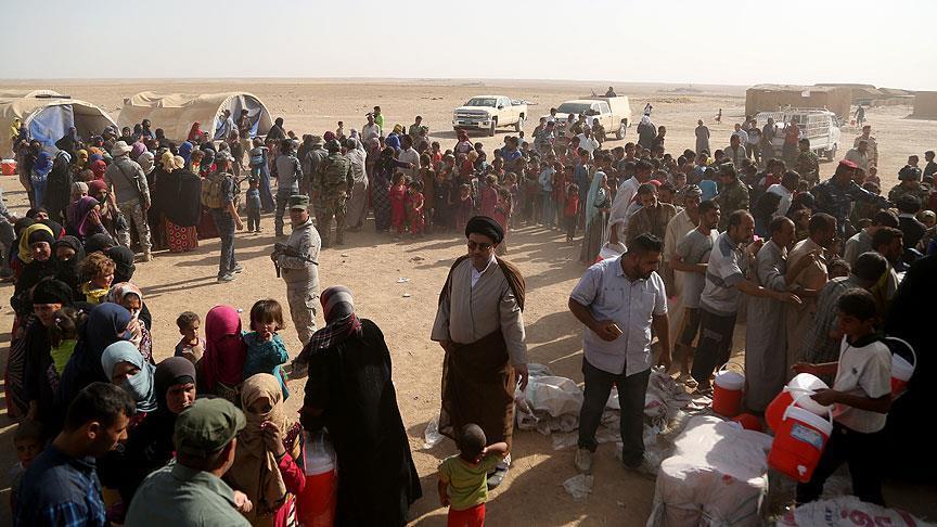 العراق يجهز مخيمات لإيواء 300 ألف يترقب نزوحهم من الموصل 